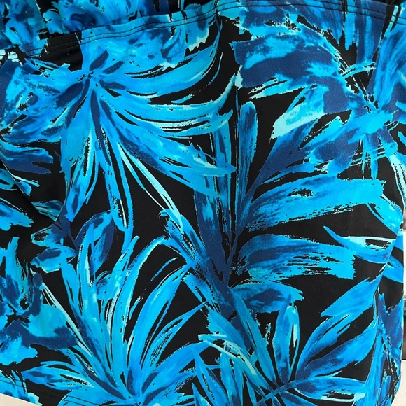 Swimsuits For All Vibrant Blue Leaf Camisole - Picture 3 of 7